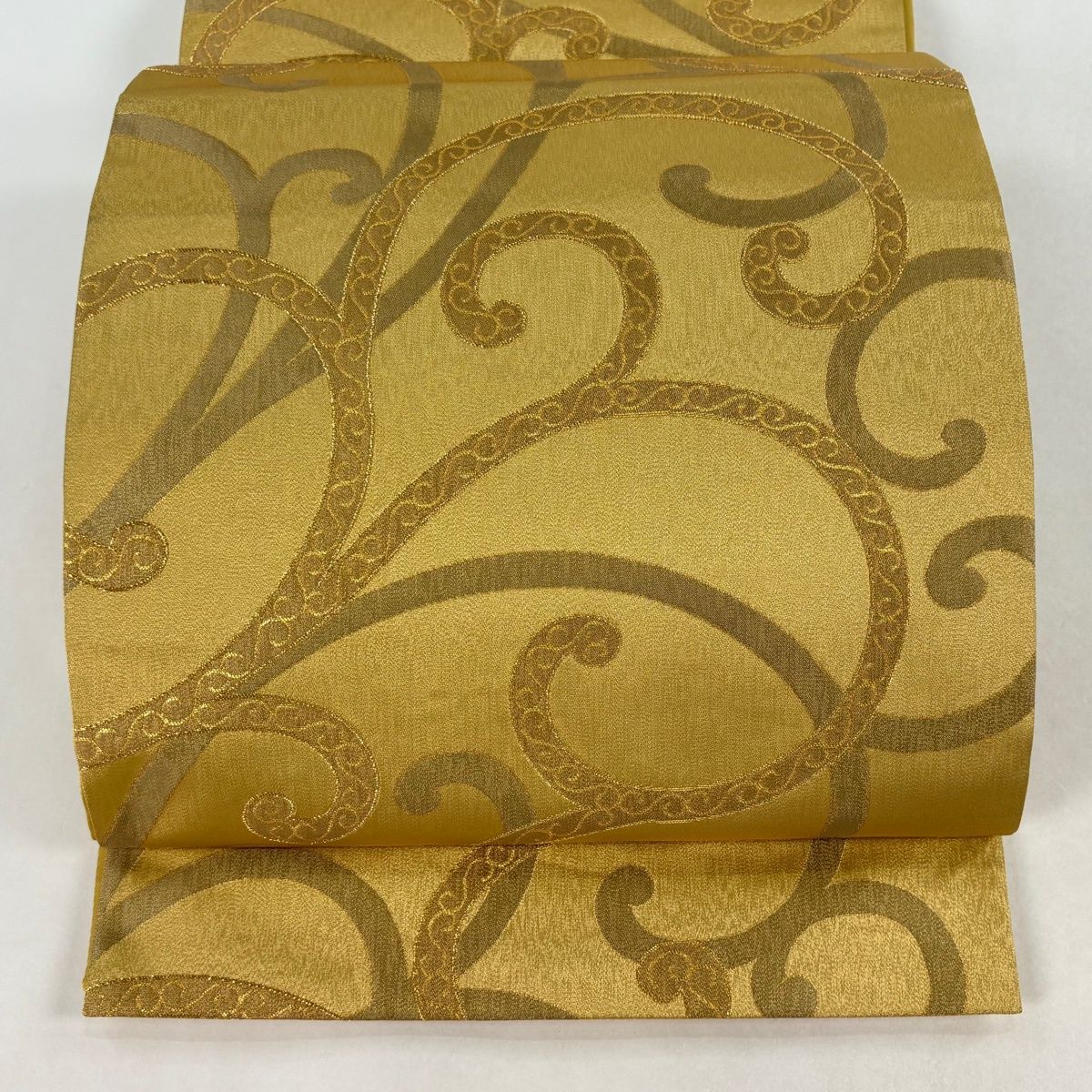 美品】 袋帯 名品 唐草 金糸 箔 金色 六通 正絹 【中古】 - メルカリ
