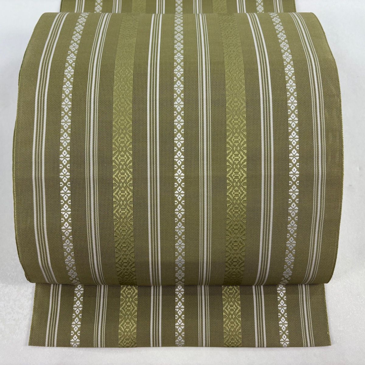 美品】 名古屋帯 名品 夏帯 松葉仕立て 八寸名古屋帯 献上柄 茶緑色