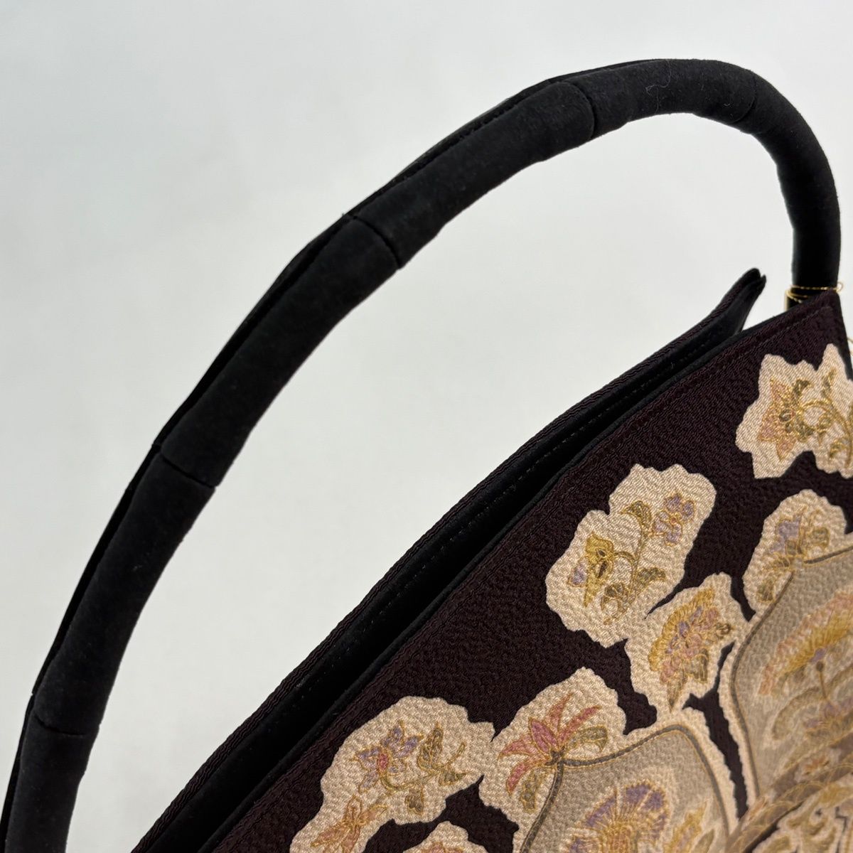 美品】 和装バッグ 逸品 OKAJIMA セミフォーマル 草花 花唐草 金彩