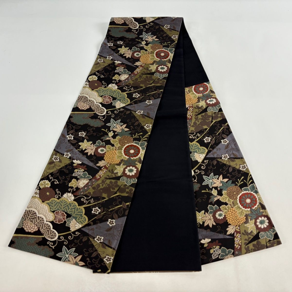 袋帯 名品 四季花模様錦 箔 黒 六通 正絹 【中古】 - メルカリ