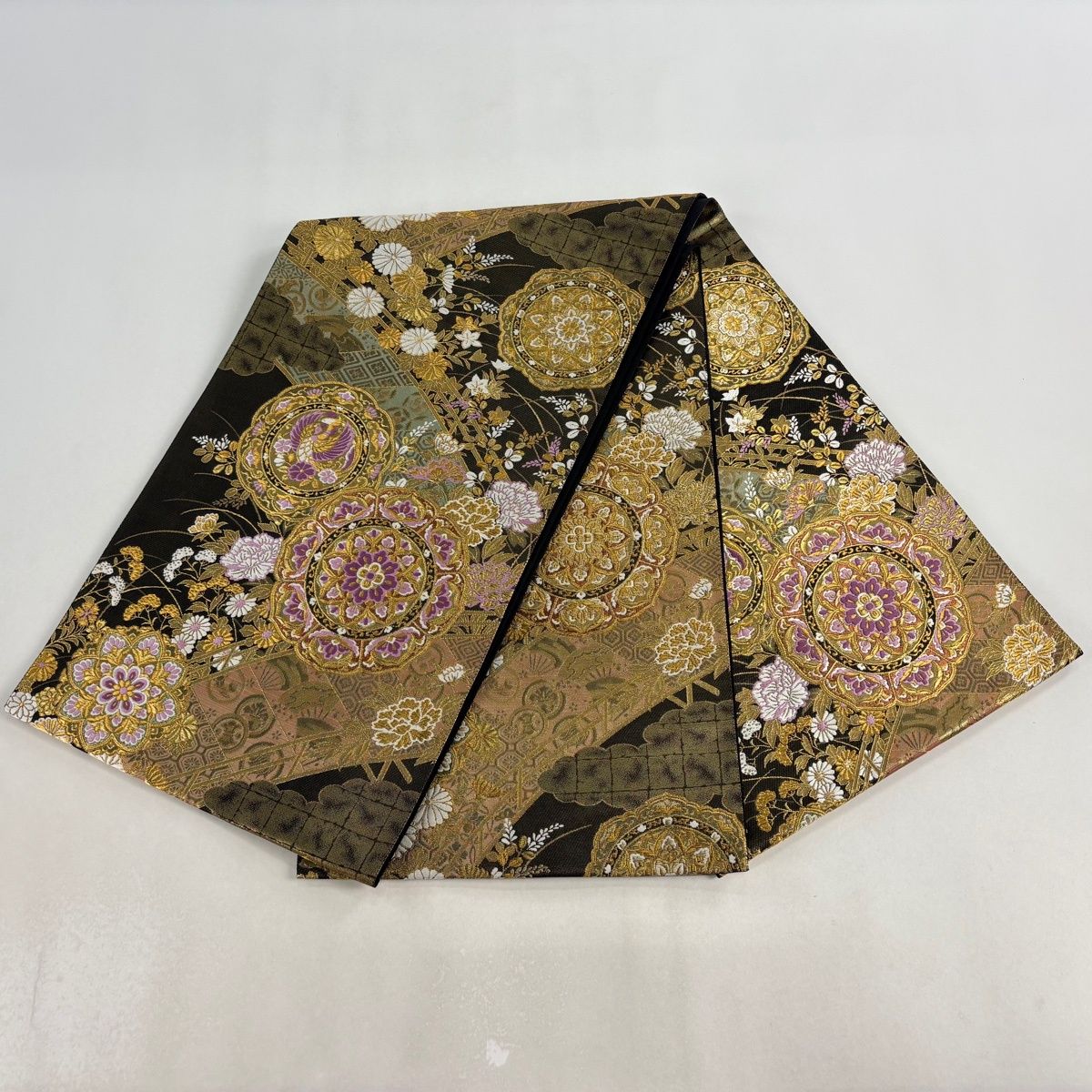 袋帯 美品 逸品 引箔本金紹巴 菱重ね鏡文 金糸 金色 お太鼓柄 正絹 美品】 袋帯 逸品 じゅらく 落款あり じゅらく帝王紫 鏡裏文 秋草文