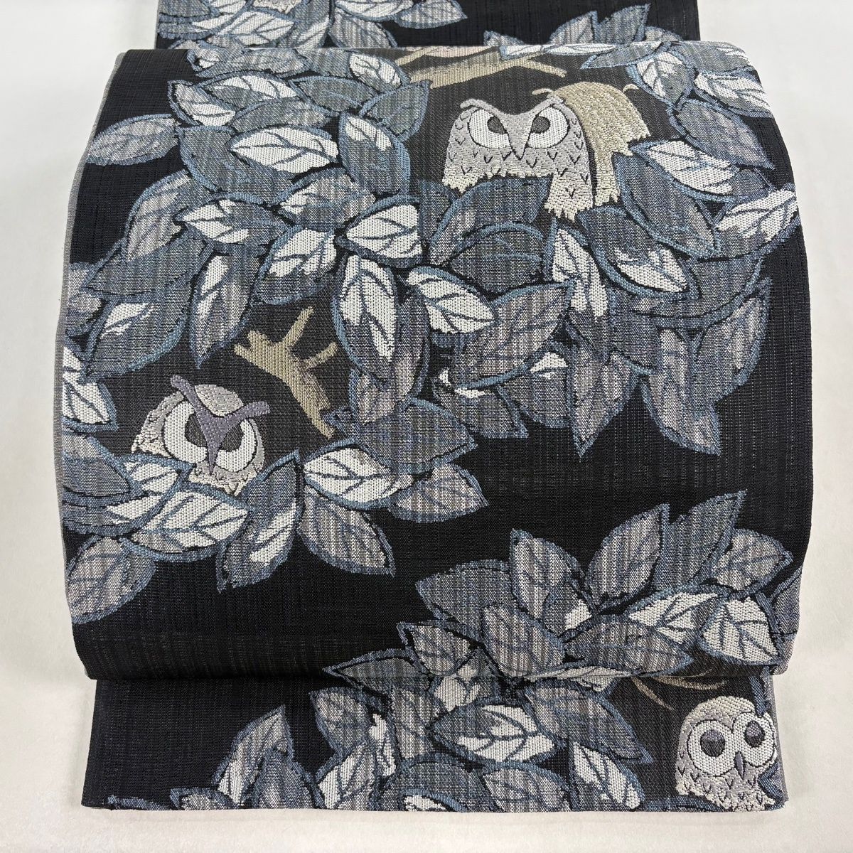 美品】 袋帯 逸品 フクロウ 枝葉 箔 墨色 お太鼓柄 正絹 【】 【公式通販】