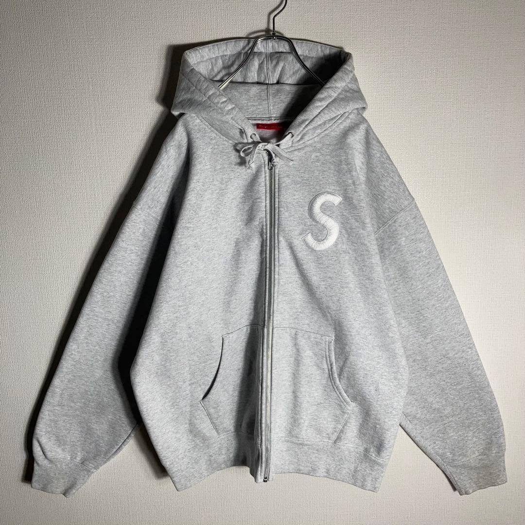SUPREME フルジップパーカー Sロゴ 刺繍 グレー XL - メルカリ