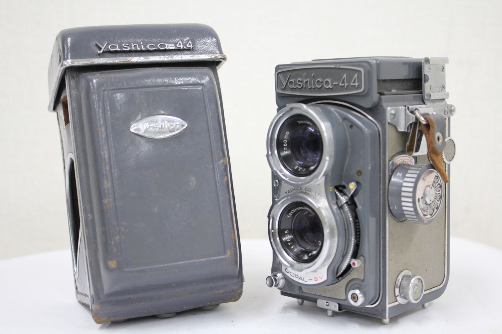 YASHICA 44 Yashikor 60mm f3.5 グレー 二眼レフ YASHICA 44 Yashikor 60mm f3.5 グレー 二眼レフ Yashica 44 - Camera