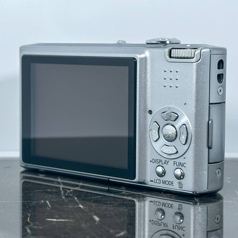 美品】Panasonic LUMIX DMC-FX33 シルバー 810万画素 28mm広角 LEICA