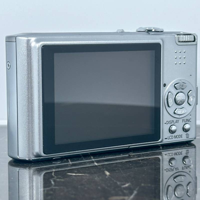 美品】Panasonic LUMIX DMC-FX33 シルバー 810万画素 28mm広角 LEICA