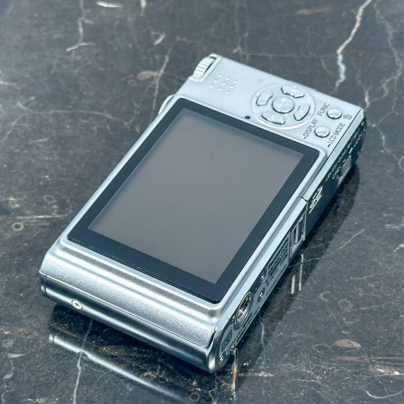 【美品】Panasonic LUMIX DMC-FX33　シルバー Amazon | パナソニック デジタルカメラ LUMIX (ルミックス) プレシャス