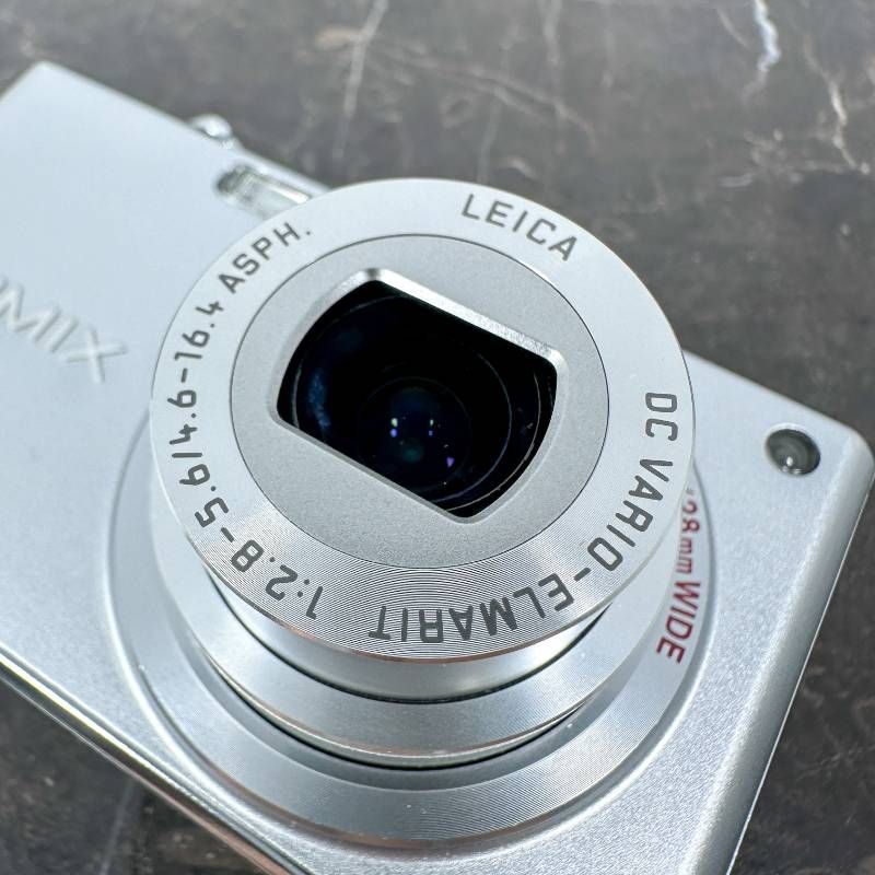 Panasonic LUMIX ズームレンズ シルバー 美品】Panasonic LUMIX DMC-FX33 シルバー 810万画素 28mm広角 LEICA
