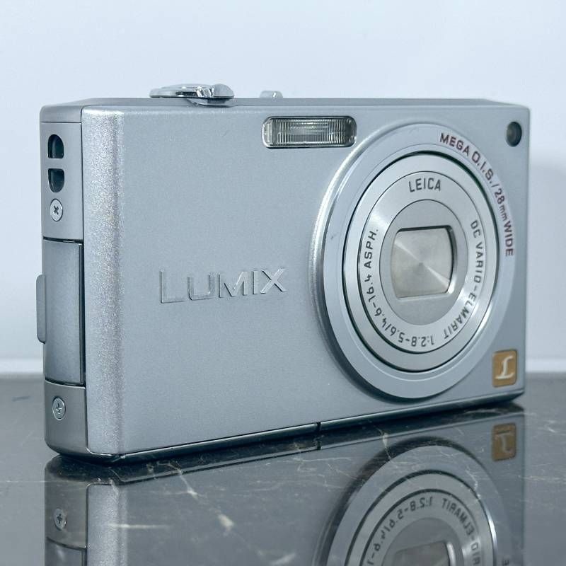 美品】Panasonic LUMIX DMC-FX33 シルバー 810万画素 28mm広角 LEICA