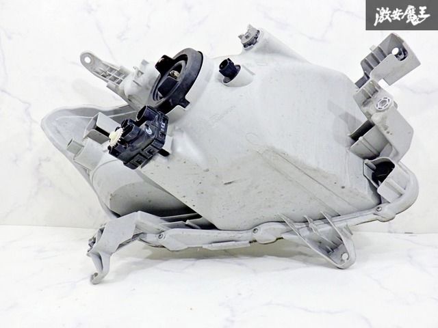 トヨタ プロボックス NCP160V 純正 右 ハロゲン ヘッドライト KOITO52