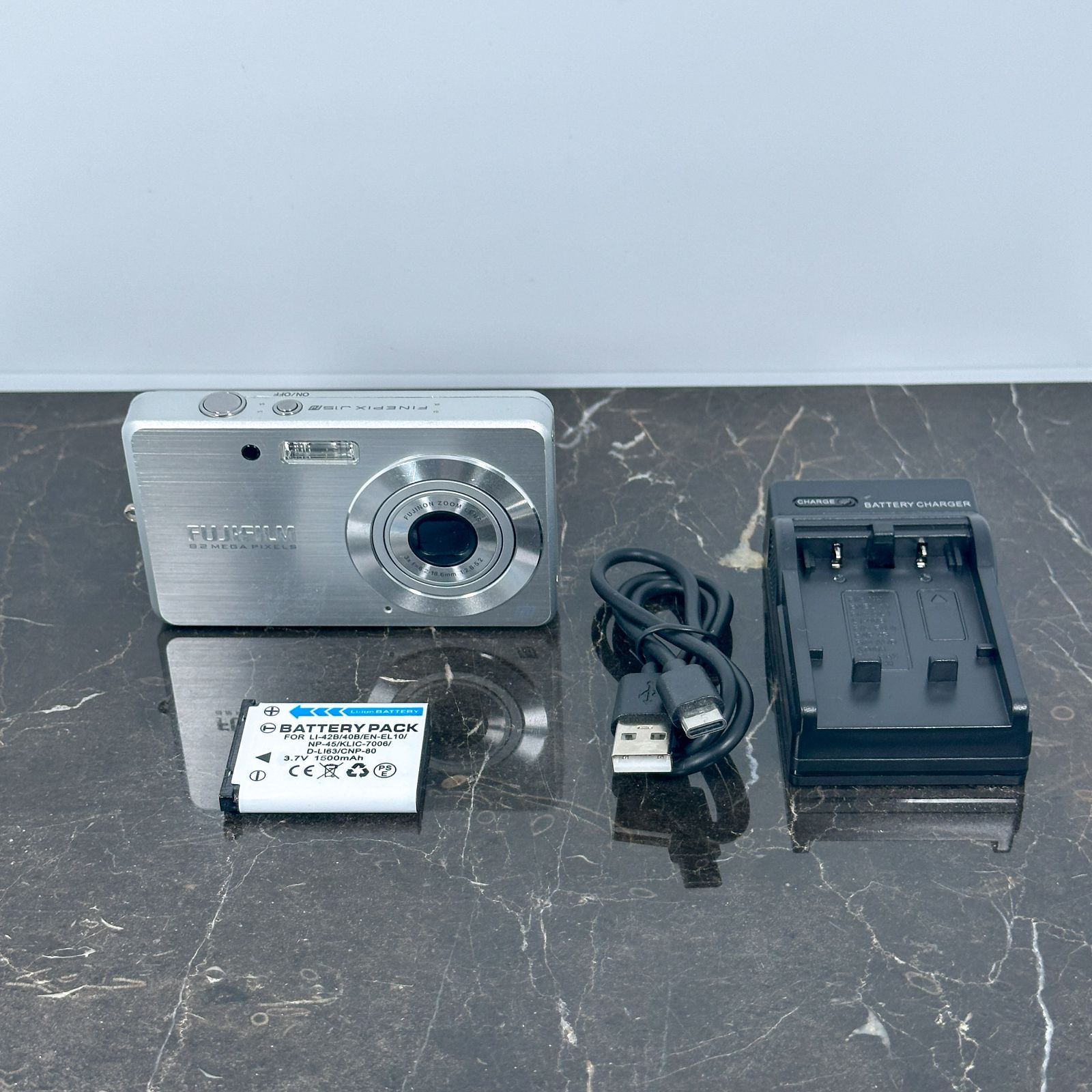 FUJIFILM 富士フイルム FinePix J15fd シルバー 815万画素 CCD 光学3倍 