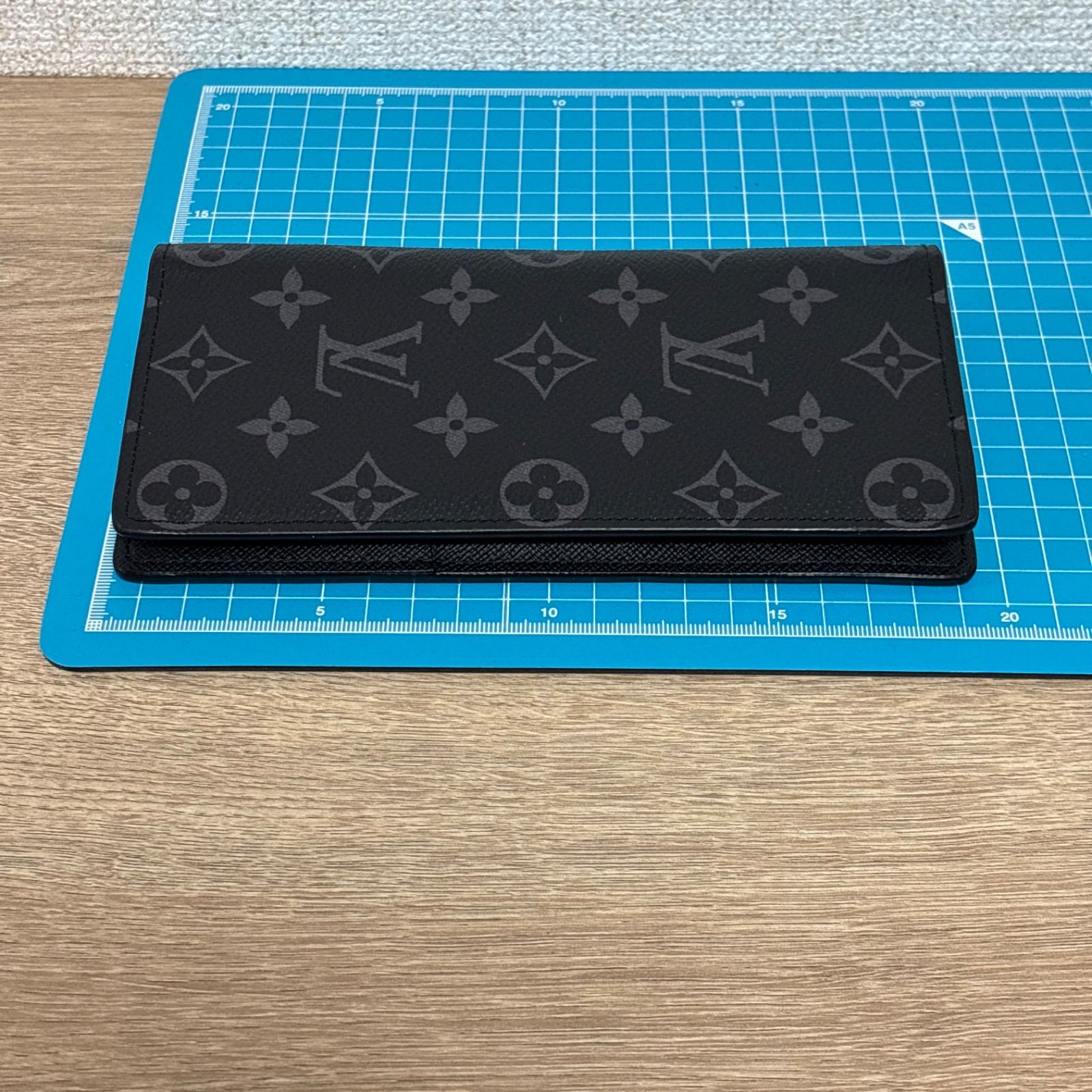LOUIS VUITTON ルイヴィトン モノグラム エクリプス 長財布 二つ折り