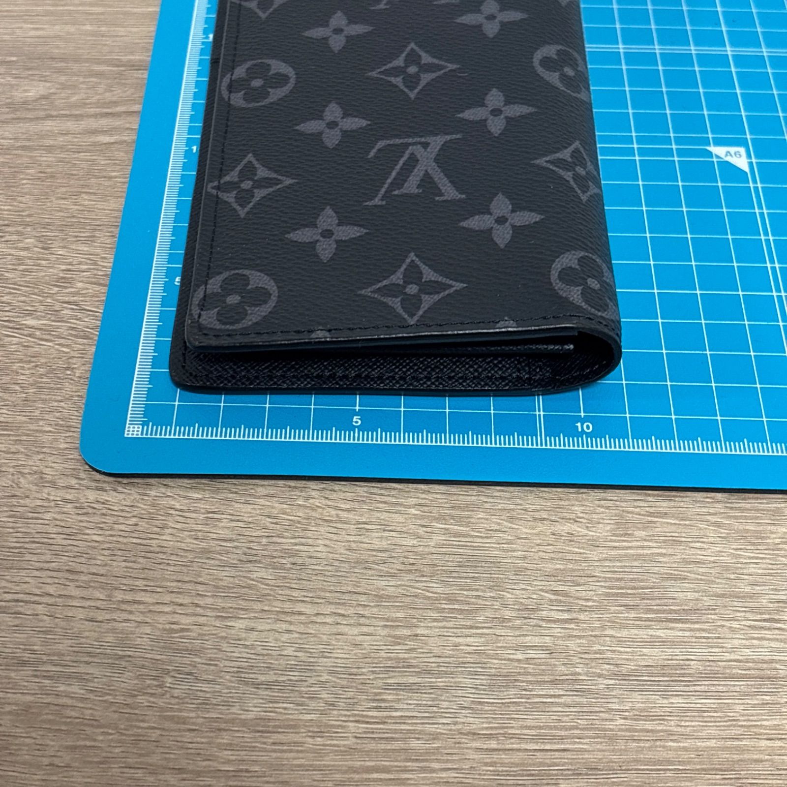 LOUIS VUITTON ルイヴィトン モノグラム エクリプス 長財布 二つ折り