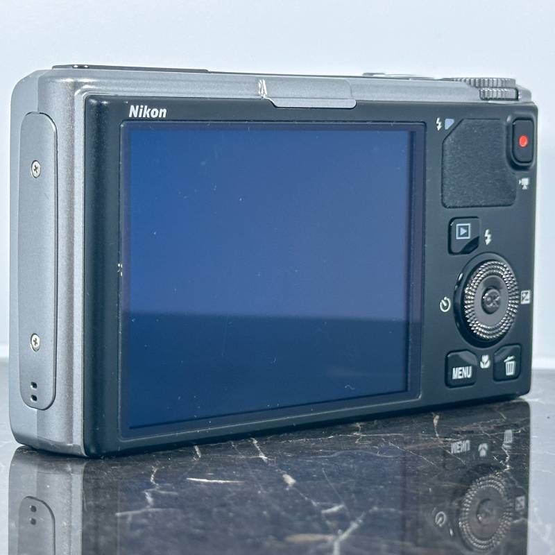 美品】Nikon COOLPIX S9500 プラウドシルバー 1810万画素 裏面照射CMOS