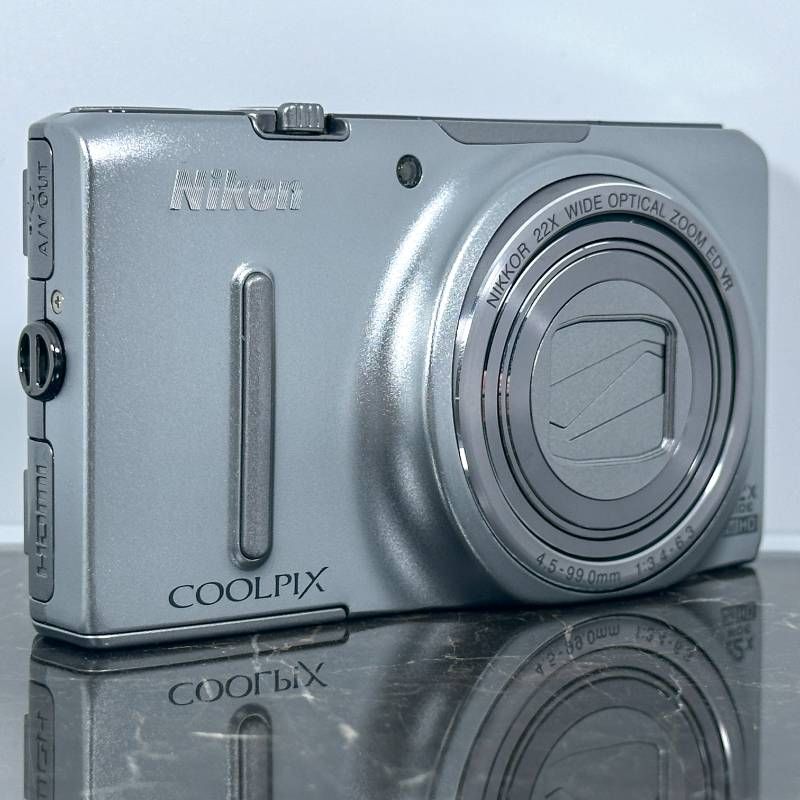 美品】Nikon COOLPIX S9500 プラウドシルバー 1810万画素 裏面照射CMOS