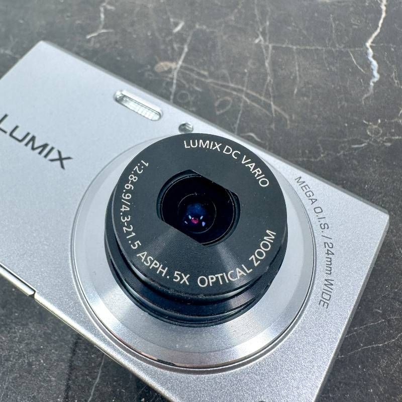 超美品】Panasonic パナソニック LUMIX DMC-FH10 シルバー 1610万画素