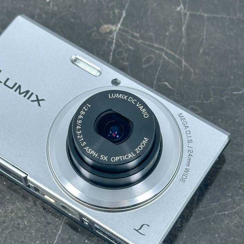 超美品】Panasonic パナソニック LUMIX DMC-FH10 シルバー 1610万画素