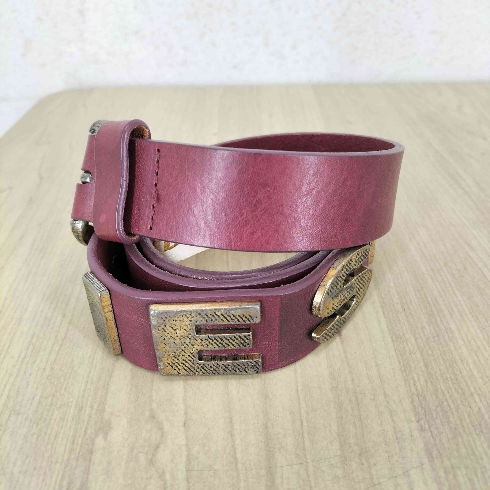 【美品】DIESEL ディーゼル　スタッズ　ロゴ　ベルト　ヴィンテージ加工 ディーゼル DIESEL ロゴスタッズ装飾 レザーベルト レディース 85CM