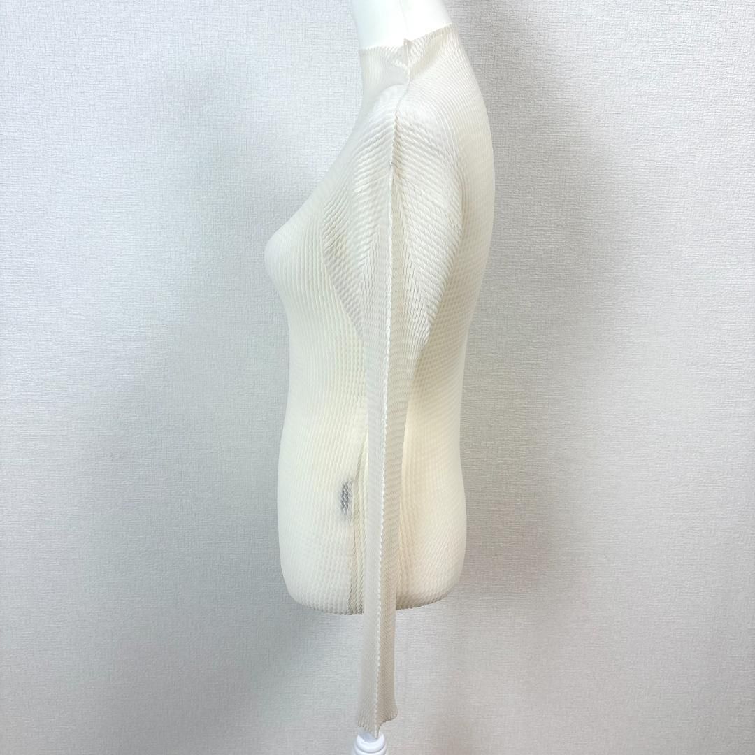 美品】 ISSEY MIYAKE 長袖プリーツカットソー ライトベージュ 無地
