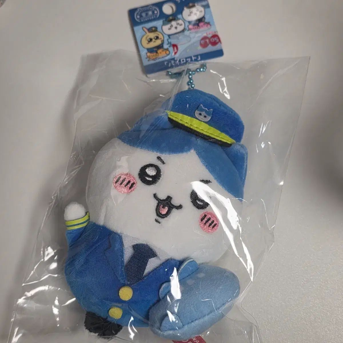 ちいかわ ANA空港 パイロット ハチワレ マスコット ぬいぐるみ - メルカリ