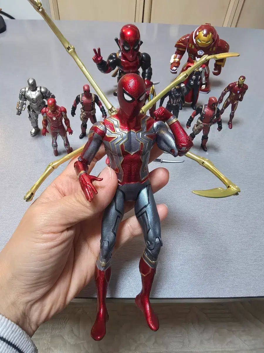 MARVELアベンジャーズフィギュア(まとめ売り) - メルカリ