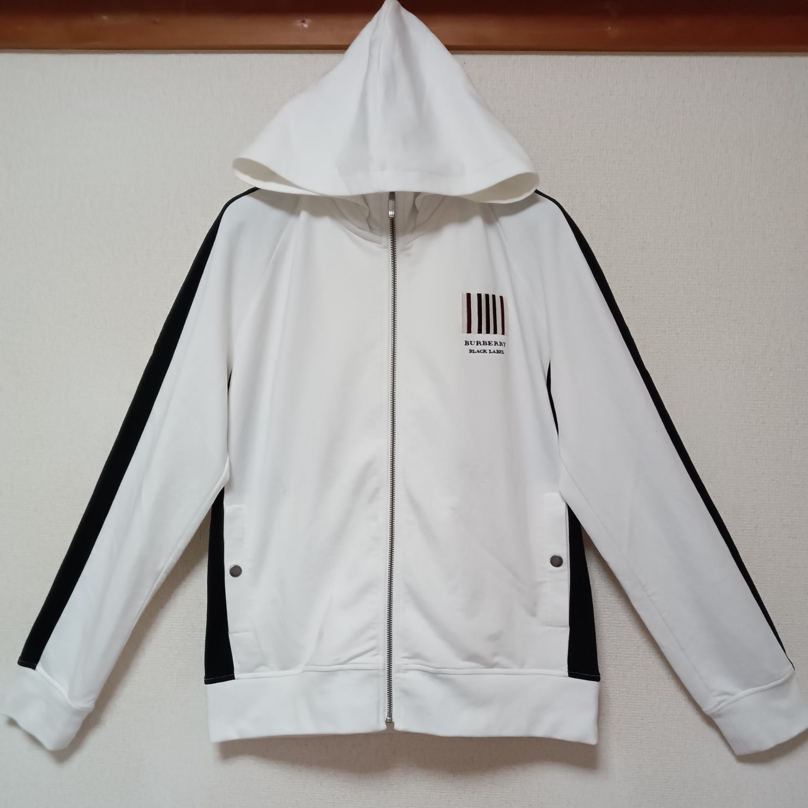 美品BURBERRY BLACK LABELバーバリージップアップパーカージャージ 