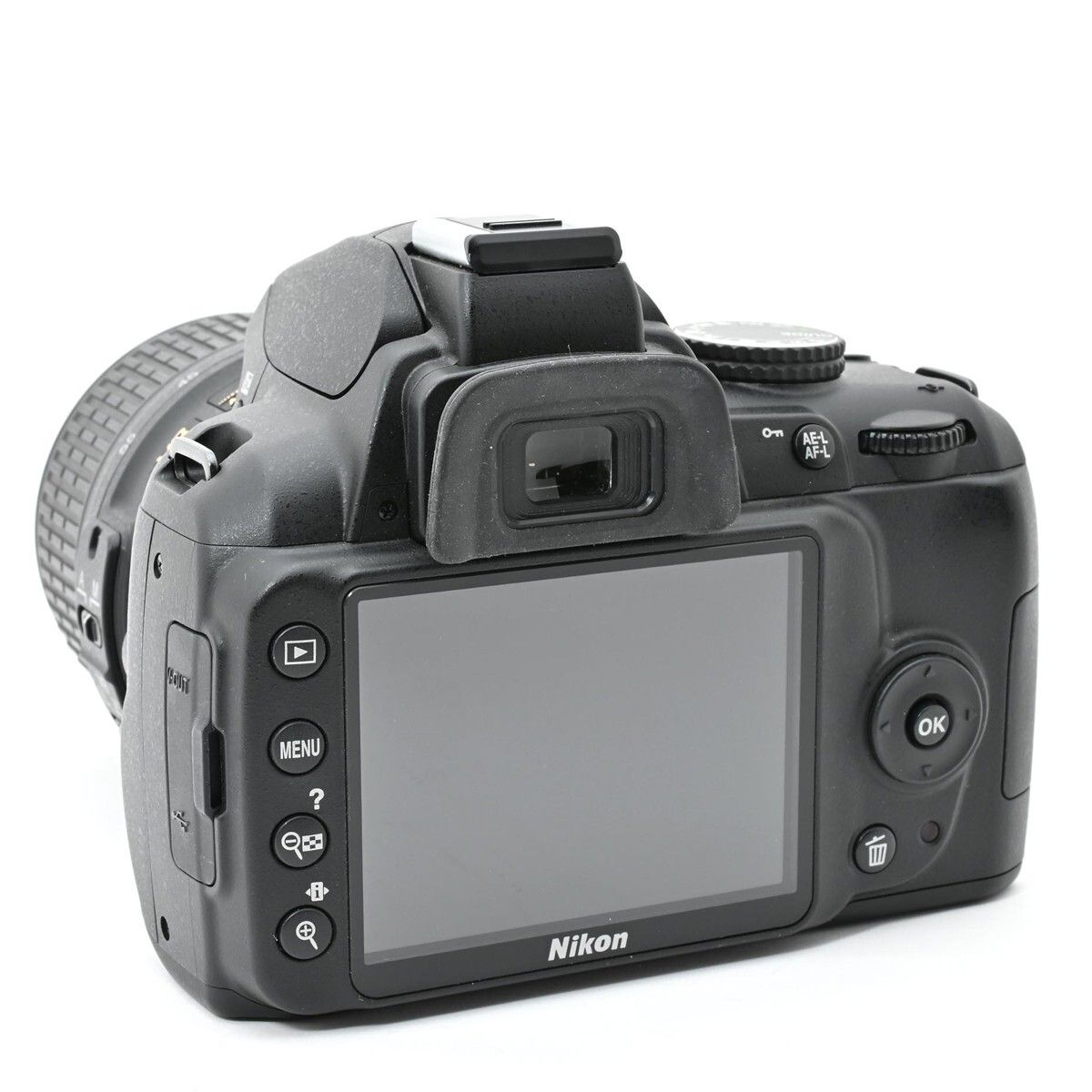 1099＜美品＞ Nikon デジタル一眼レフカメラ D3000 レンズキット