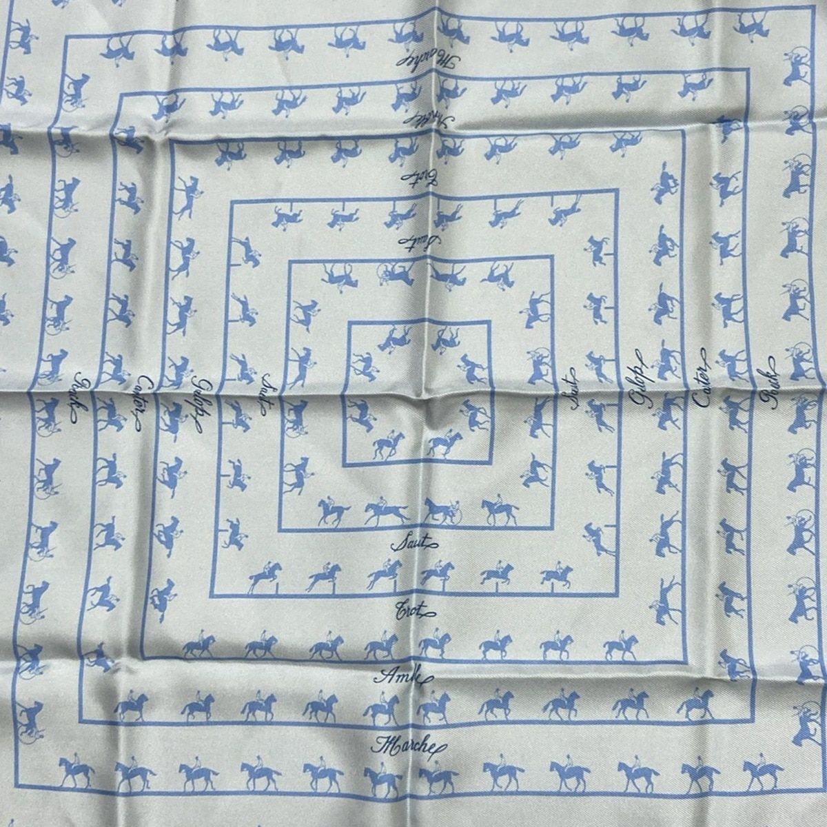 HERMES プチカレ 乗馬柄　サイズ41 箱 HERMES(エルメス) スカーフ プチカレ ライトブルー 乗馬/Saut Galop