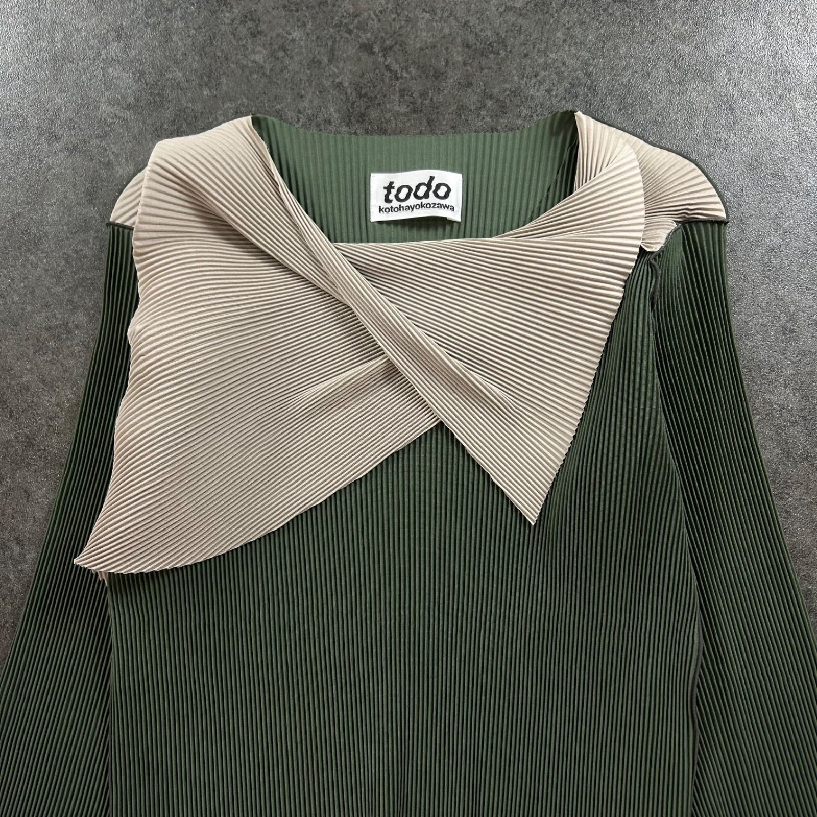 【美品】todo kotohayokozawa 長袖 プリーツトップス 美USED 日本製 TODO kotohayokozawa コトハヨコザワ 長袖 ドレープ