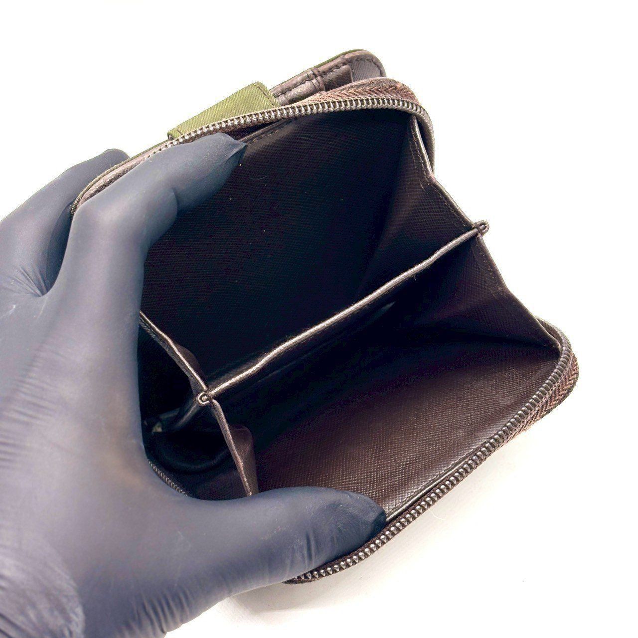 大人の渋みに寄り添う】 PRADA プラダ 二つ折り財布 ラウンド