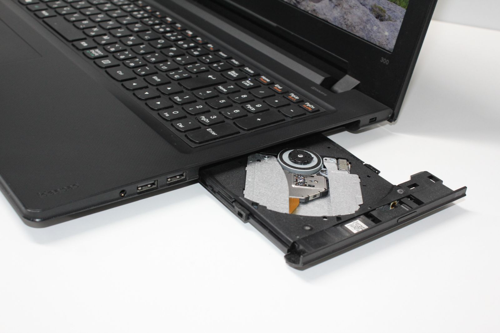 ノートPC】Lenovo〈ideapad 300-15ISK〉Intel Core i5/SSD256GB/メモリ ノートPC】Lenovo〈ideapad 300-15ISK〉Intel Core i5/SSD256GB/メモリ
