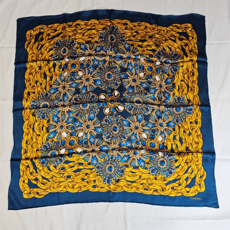 未使用級】シャネル スカーフ シルク ジュエリー柄 紺 金 タグ付