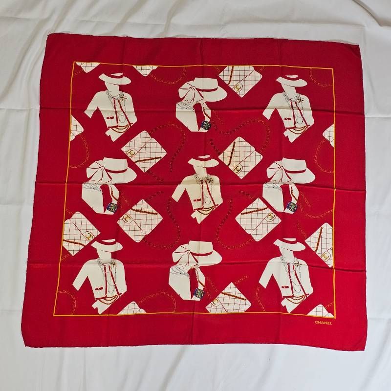 希少】シャネル スカーフ シルク マトラッセ 貴婦人柄 赤 伊製 - メルカリ