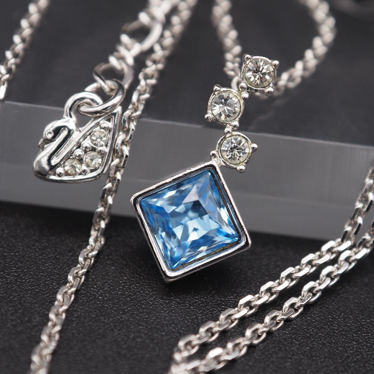 L935 スワロフスキー SWAROVSKI ペンダント ネックレス ブルー系カラー 