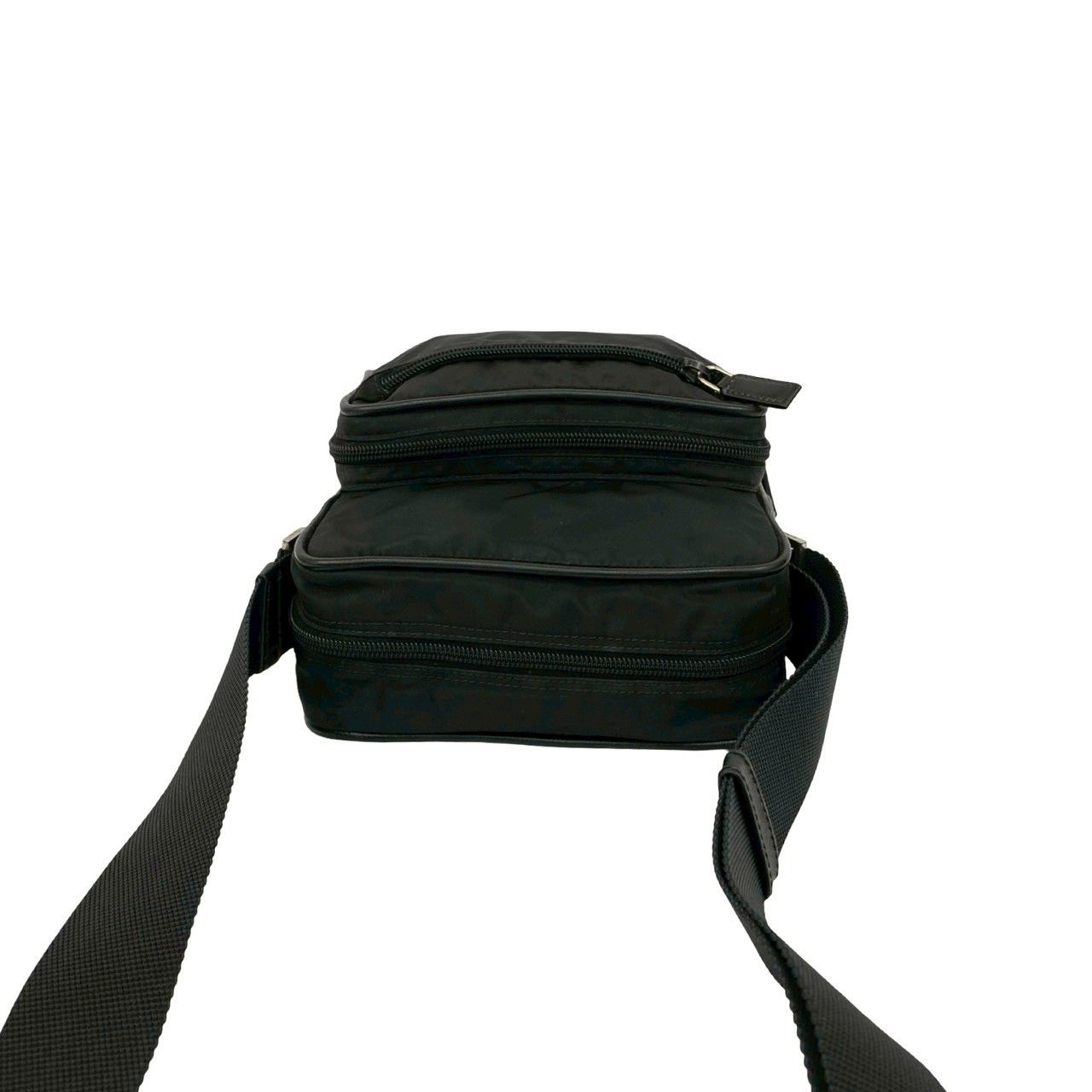 極美品✨プラダ ショルダーバッグ ナイロン レザー 三角ロゴ　現行　サフィアーノ 楽天市場】【中古】良品 PRADA プラダ 三角ロゴ プレート ナイロン