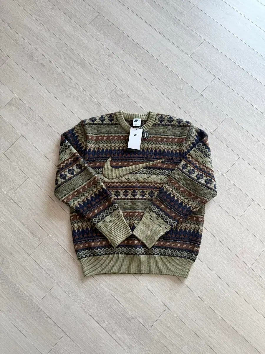 ナイキ フェアアイル スウッシュ セーター オリーブ アジア 韓国版