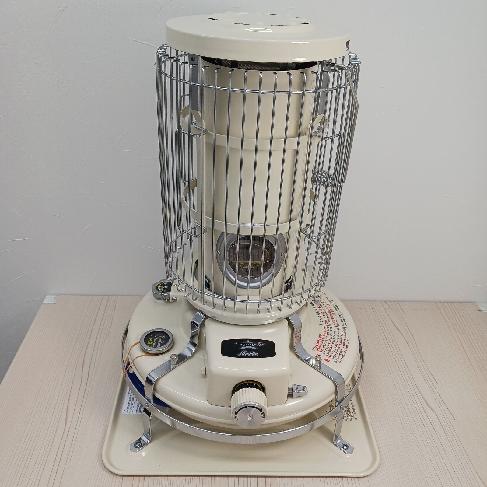 アラジン　石油ストーブ ブルーフレーム 木造7畳まで コンクリート10畳まで タンク容量4.1L ホワイト　BF3911 店頭展示品】アラジン 石油ストーブ ブルーフレーム 木造7畳まで