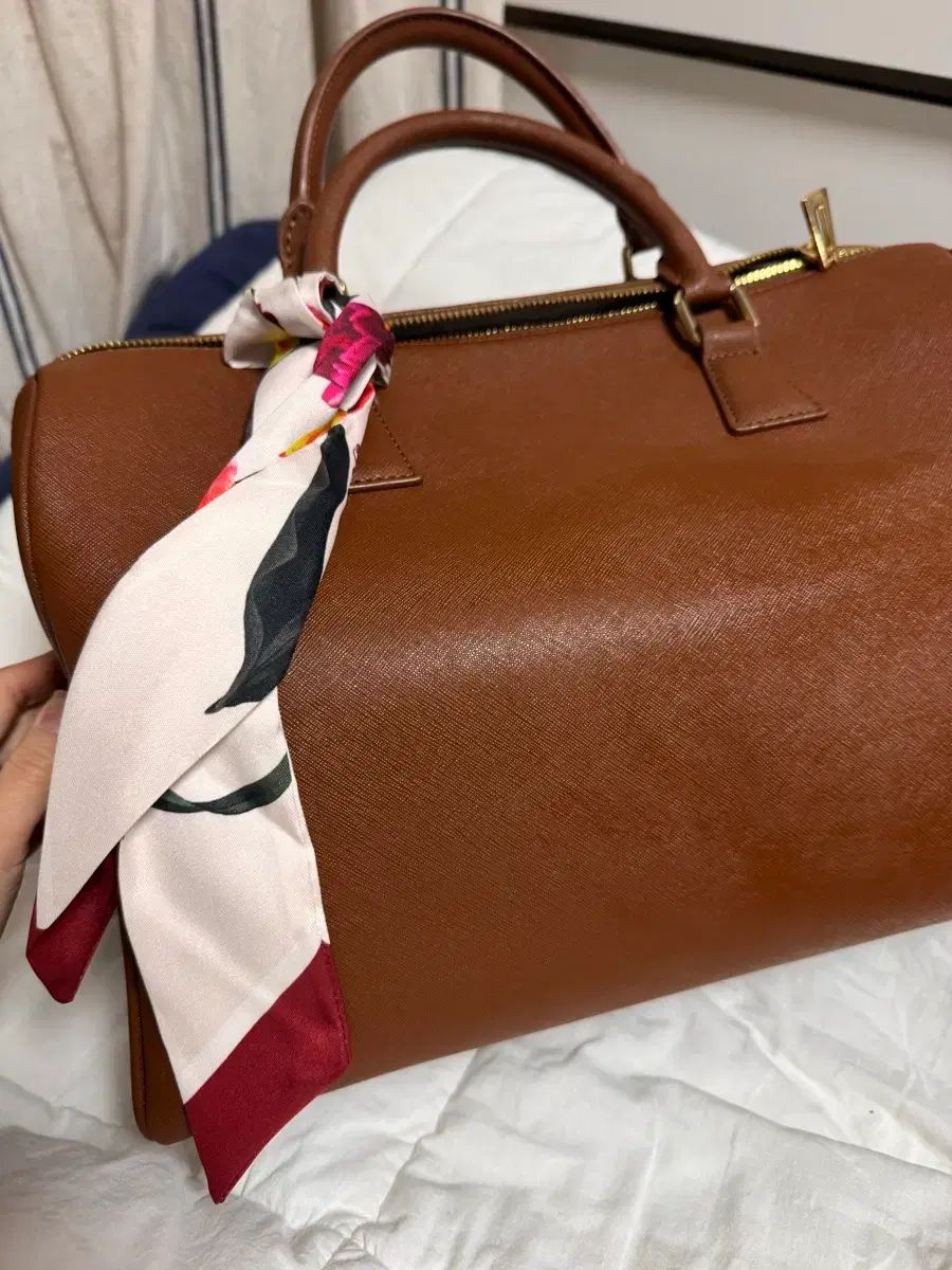 BTS V ミュート ボストンバッグ ブラウン スカーフ含む - メルカリ