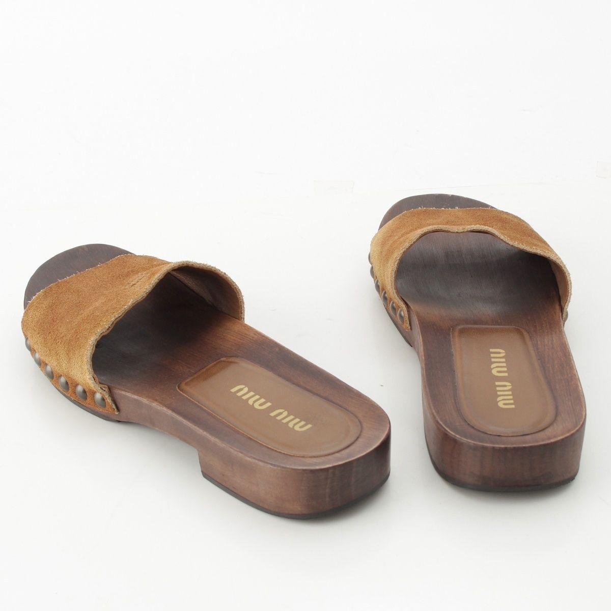 ミュウミュウ サンダル ミュウミュウ スエード ウッド ロゴ ヴィンテージ加工 クロッグ