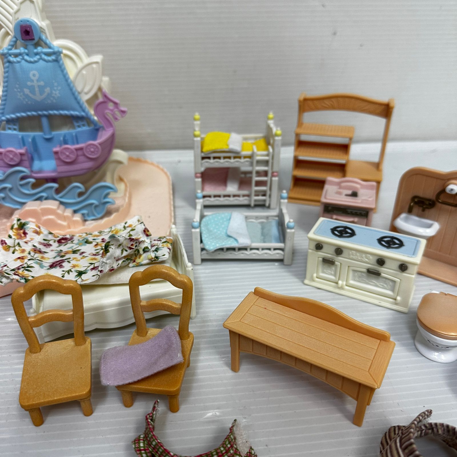 シルバニアファミリー　まとめ売り　家　お店　家具　人形　バラ売不可 オンライン限定価格*】シルバニアファミリー 赤い屋根の大きなお家