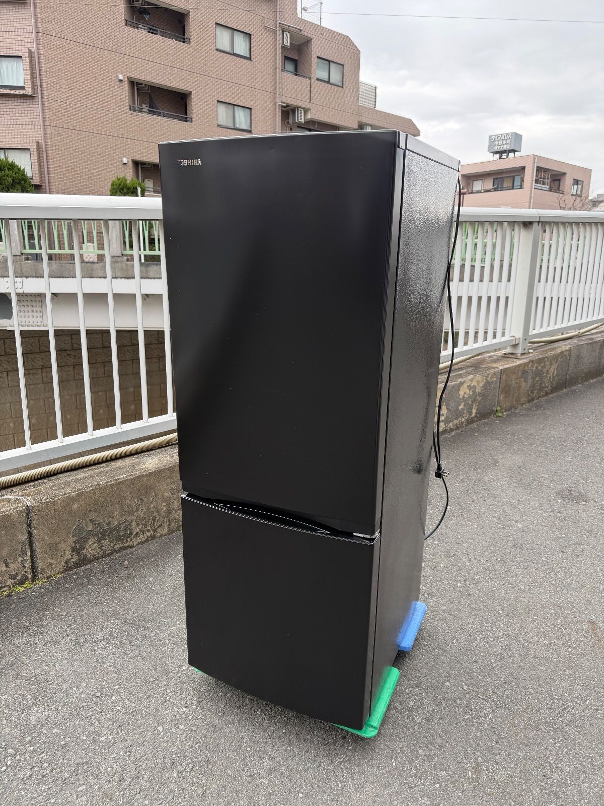 生活家電 【年末年始セール】冷蔵庫 東芝 2022年製 GR-T15BS(K 