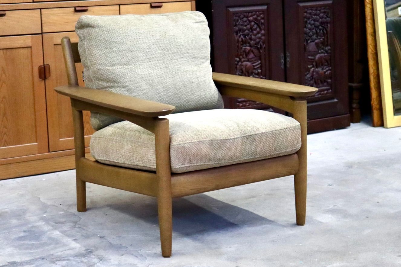 ①美品　KARIMOKU カリモク　シングルソファ　アームチェア　高級　国産家具 GMIK739B○karimoku / カリモク 1人掛けソファ シングルソファ アーム