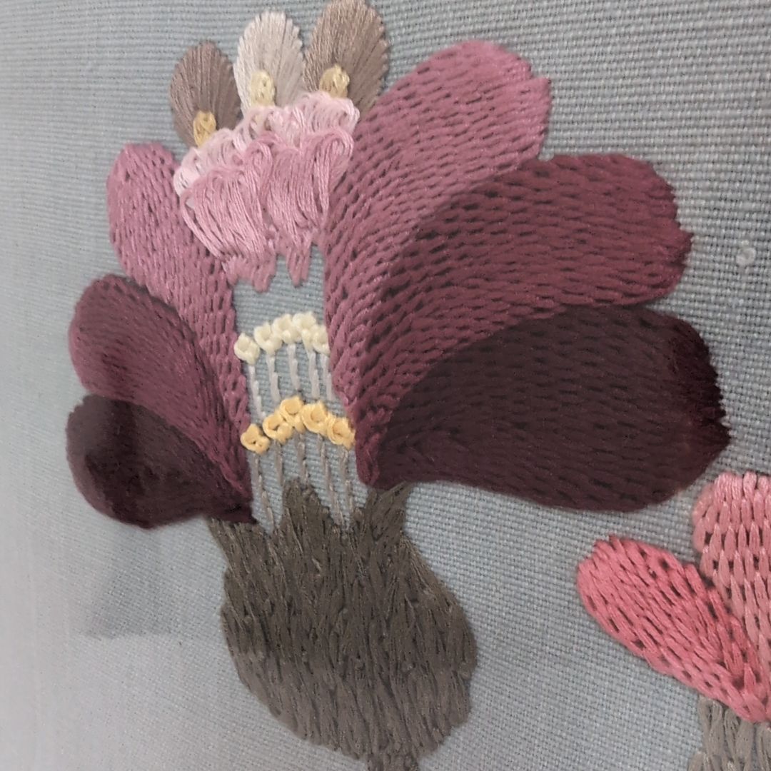 送料別 美品 お花の刺繍画 45×57cm 壁飾り フランス刺繍 一点もの