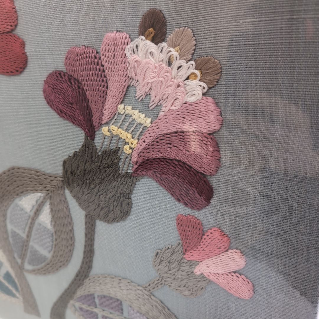 送料別 美品 お花の刺繍画 45×57cm 壁飾り フランス刺繍 一点もの