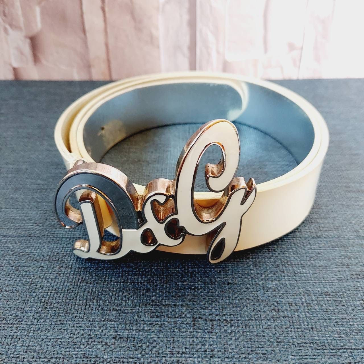 ドルチェ＆ガッバーナ ロゴバックル ベルト 白系 上品 - メルカリ