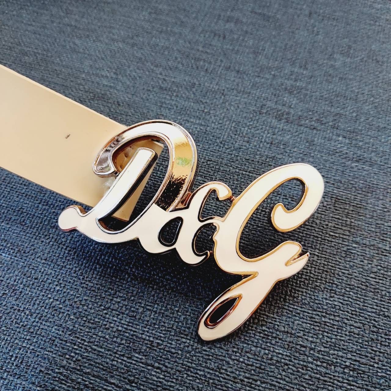 ドルチェ＆ガッバーナ ロゴバックル ベルト 白系 上品 - メルカリ