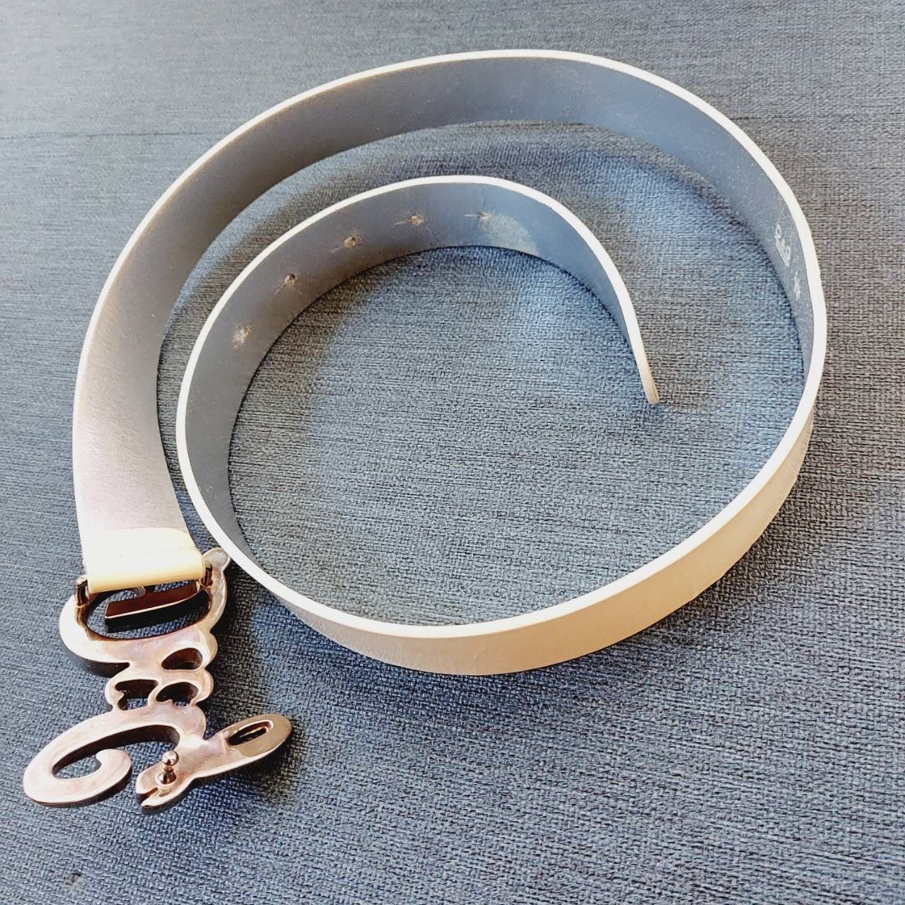 ドルチェ＆ガッバーナ ロゴバックル ベルト 白系 上品 - メルカリ