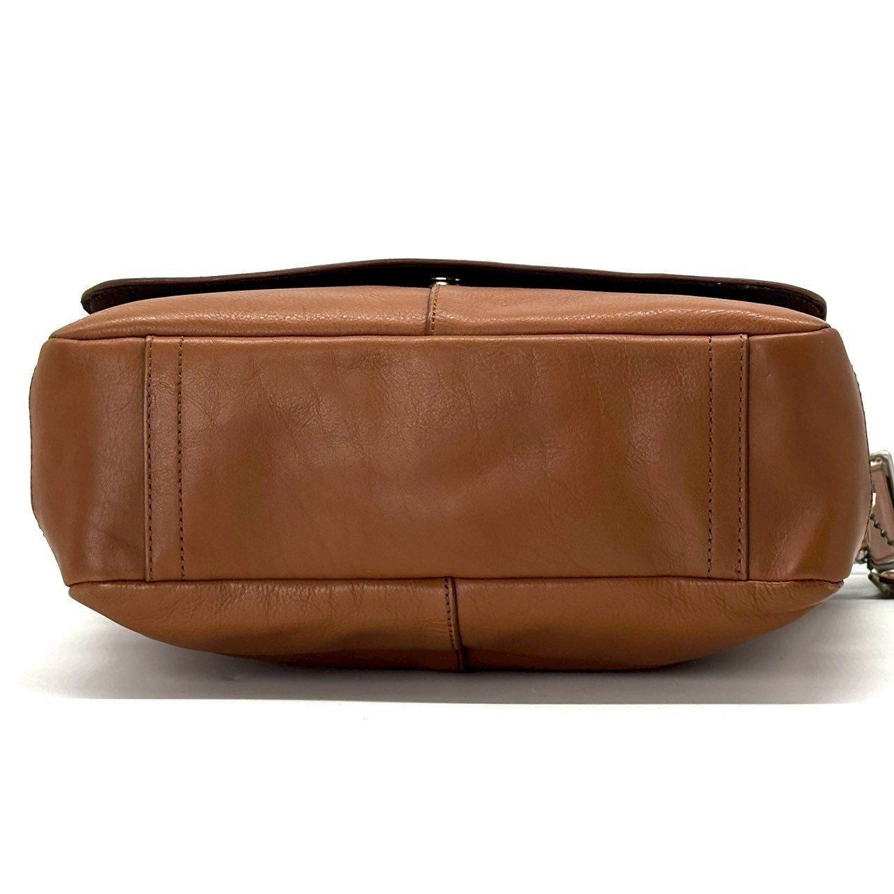 大人の装いを格上げ】 COACH コーチ ヘリテージウェブレザー