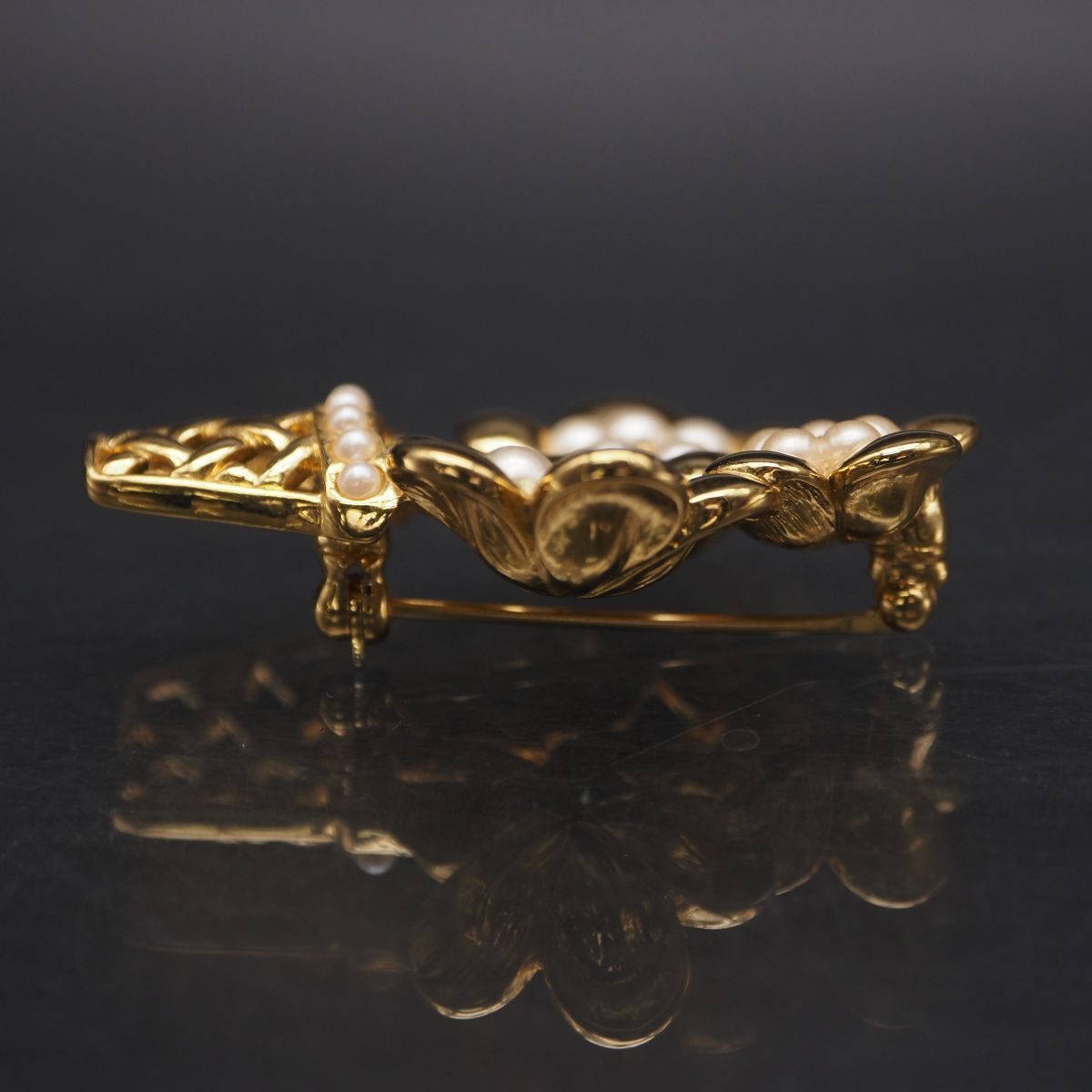 L795 TRIFARI トリファリ ブローチ フラワー フェイクパール ゴールド