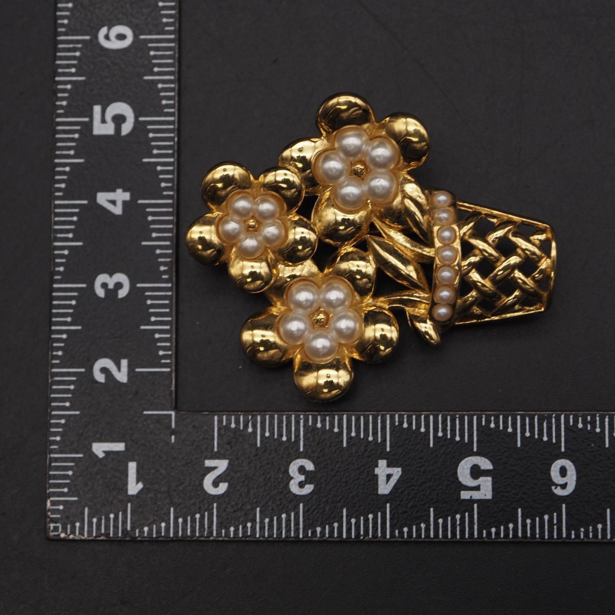L795 TRIFARI トリファリ ブローチ フラワー フェイクパール ゴールド